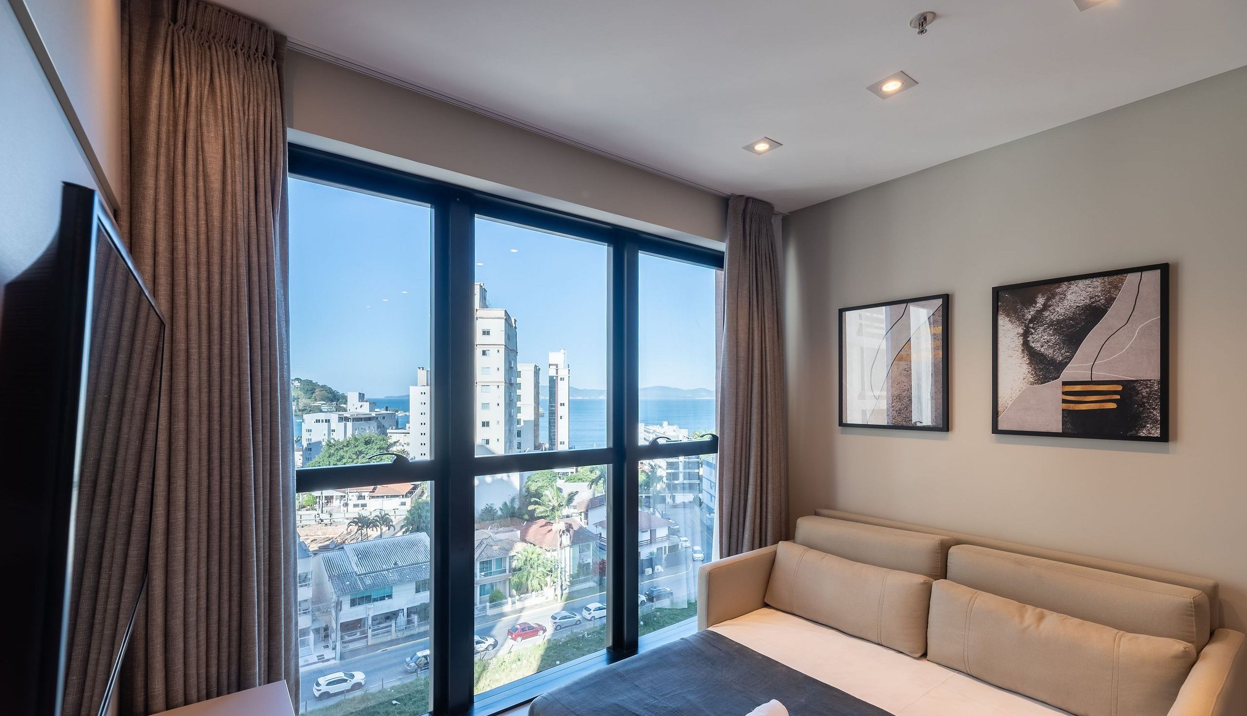 Basic Apartment | Living area | Smart TV