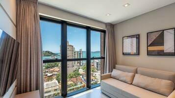 Apartamento básico | Área de estar | Smart TV