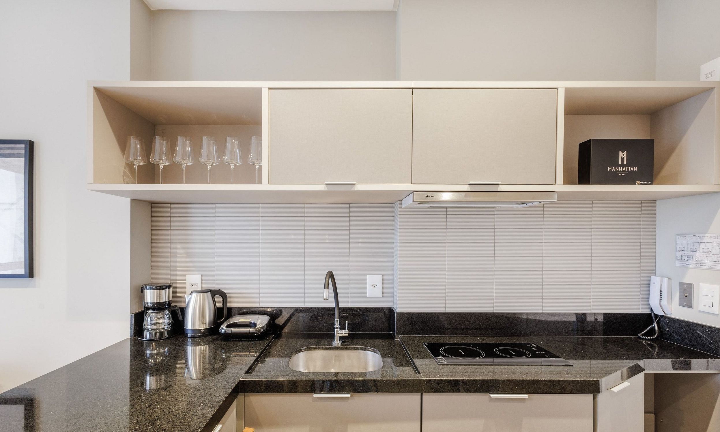 Basic Apartment | Private kitchen | Microwave, cookware/dishes/utensils