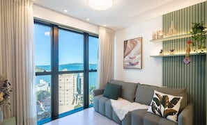 Basic Apartment | Living area | Smart TV - MHFs Apartamentos com Vista Mar Itapema (Itapema)