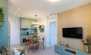 Basic Apartment | Living area | Smart TV - MHFs Apartamentos com Vista Mar Itapema (Itapema)