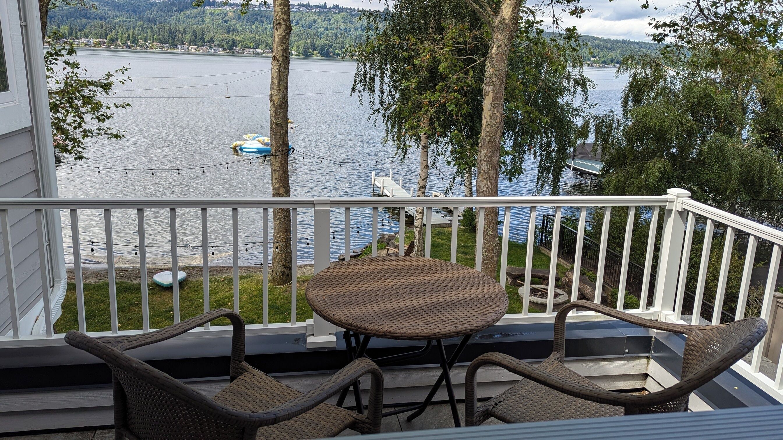 Lake Sammamish Waterfront 2 BR Apartment