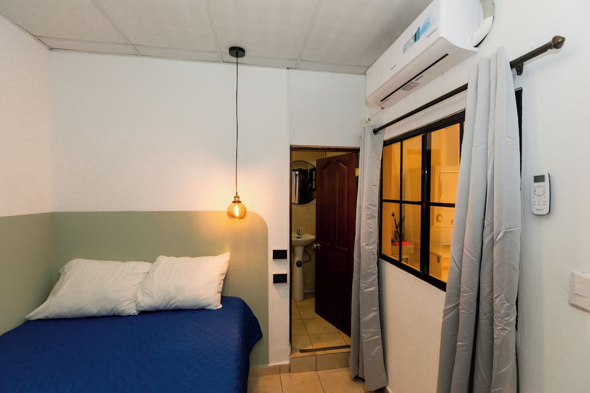 Standard Double Room | Desk, laptop workspace, free WiFi, bed sheets