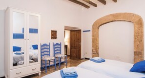 4 Schlafzimmer, Bügeleisen/Bügelbrett, kostenloses WLAN, Bettwäsche