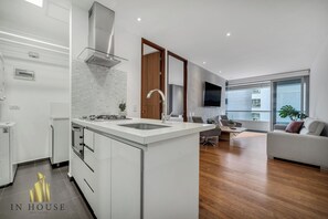 Private kitchen - Comf Apt Jacuzzi, Private balcony- Alto Tesoro 608 (Medellín)