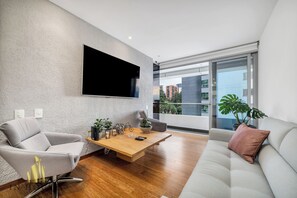 Living area - Comf Apt Jacuzzi, Private balcony- Alto Tesoro 608 (Medellín)