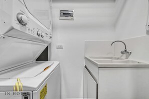 Interior - Comf Apt Jacuzzi, Private balcony- Alto Tesoro 608 (Medellín)