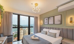 Basic Studio | Iron/ironing board, free WiFi - MHFA Studios em Prédio Luxuoso Vista Mar (Itapema)