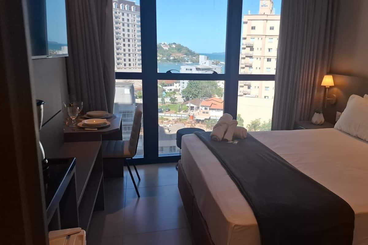 1 habitación, tabla de planchar con plancha y wifi gratis