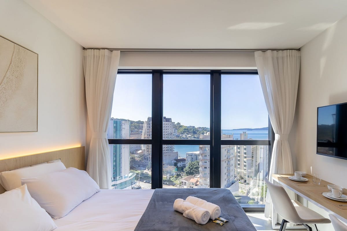 Studio Basic | Setrika/meja setrika dan Wi-Fi gratis