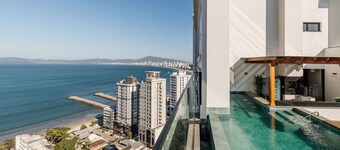 MHFA Studios em Prédio Luxuoso Vista Mar