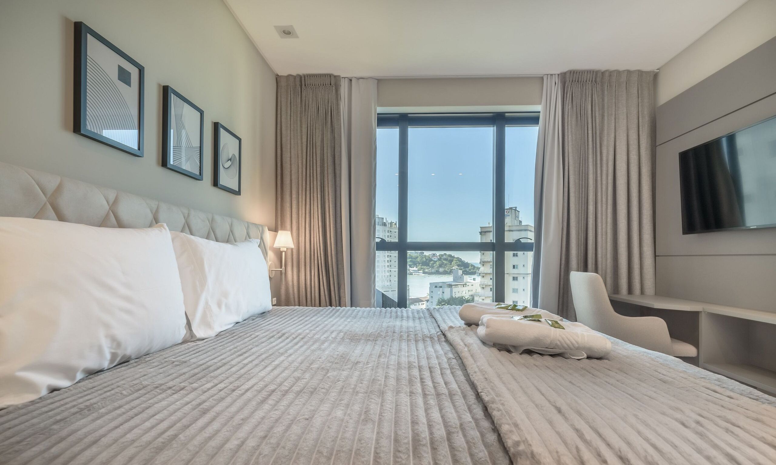 Estudio básico | Tabla de planchar con plancha y wifi gratis