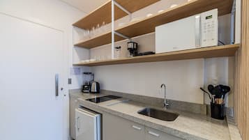 Basic Studio | Private kitchen | Microwave