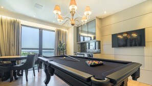 Game room - MHFBs Edifício Moderno piscina vista mar (Itapema)