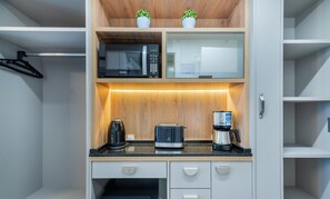 Basic Apartment | Interior - MHFBs Edifício Moderno piscina vista mar (Itapema)