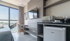 Basic Studio | Interior - MHFBs Edifício Moderno piscina vista mar (Itapema)