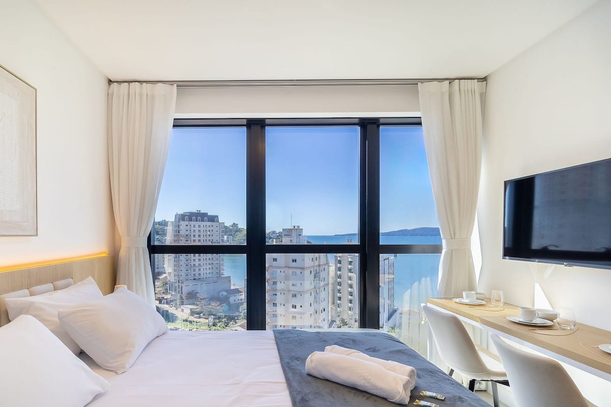Basic Apartment | 1 bedroom, iron/ironing board, free WiFi, bed sheets