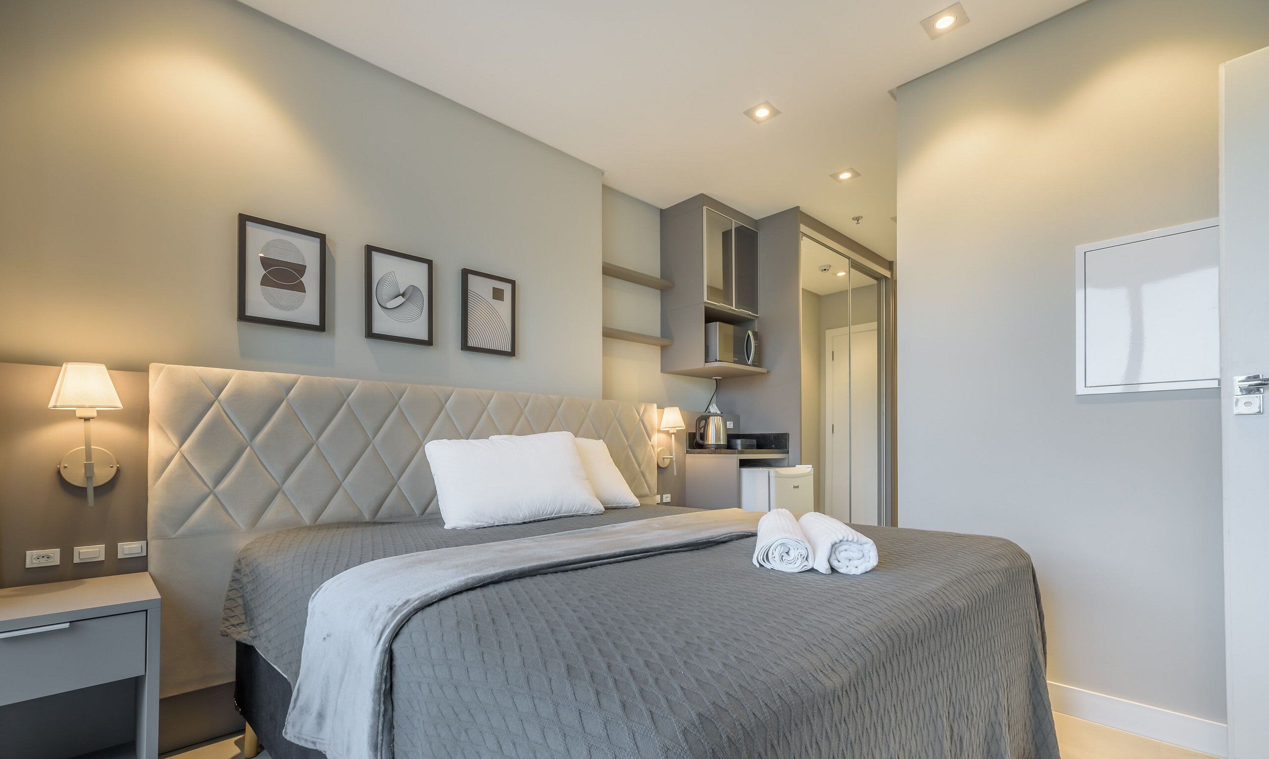 Estudio básico | Tabla de planchar con plancha, wifi gratis y ropa de cama 