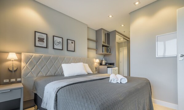 Basic Studio | Iron/ironing board, free WiFi, bed sheets - MHFBs Edifício Moderno piscina vista mar (Itapema)