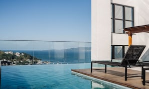 Kolam renang outdoor