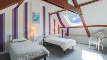 3 bedrooms, iron/ironing board, free WiFi, bed sheets