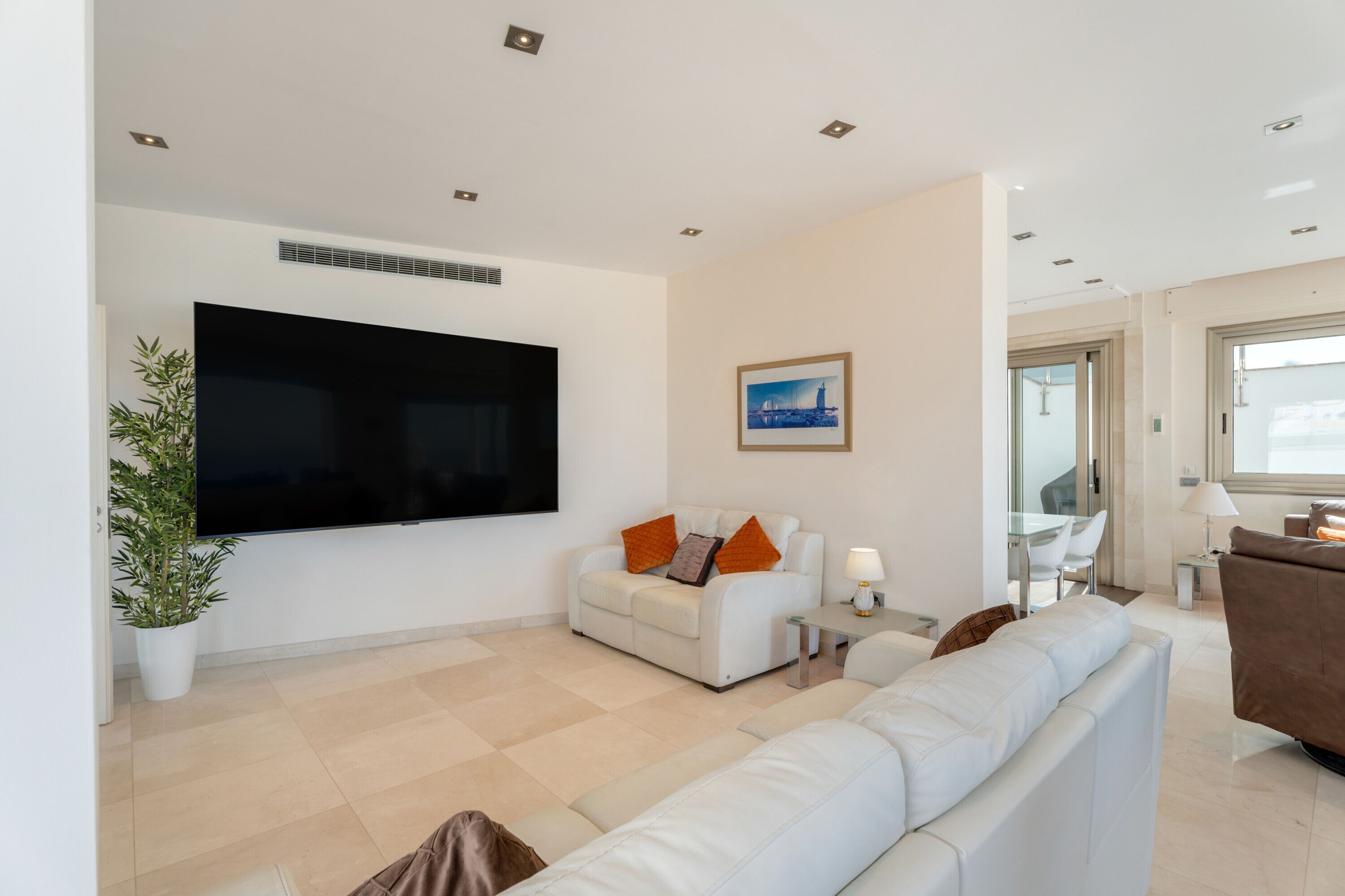 Fernseher, Tischtennisplatte