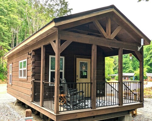 Cozy Nantahala Tiny Home Retreat Near Nantahala and Bryson City