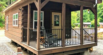 Cozy Nantahala Tiny Home Retreat Near Nantahala and Bryson City