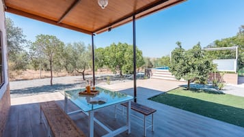 屋外ダイニングエリア