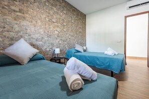 3 bedrooms, iron/ironing board, free WiFi, bed sheets