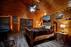 1 bedroom, iron/ironing board, free WiFi, bed sheets - Minutes to Pigeon Forge! Cozy cabin for couples (Pigeon Forge)