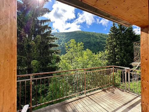 Chalet 'Maison Du Cloz' mit Bergblick und Balkon