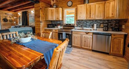 Rustic Comfort at Puritan Ridge, 3 bed 2 bath cabin on 180 stunning acres!