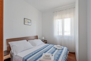 2 bedrooms, iron/ironing board, travel cot, WiFi