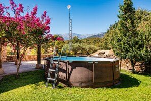 Pool - Country House 'Amaltea' with Mountain View, Wi-Fi and Air Conditioning (Candeleda)