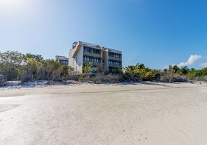 Exterior - Charming Loft, Steps from the Beach & Pool View- D101 (Holbox)