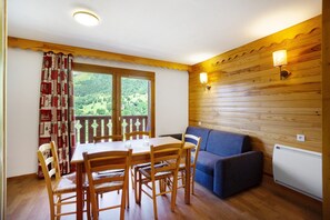 Dining - Apartment 'A1 308 Appart Au Pied Des Pistes' with Mountain View and Balcony (Saint-François-Longchamp)