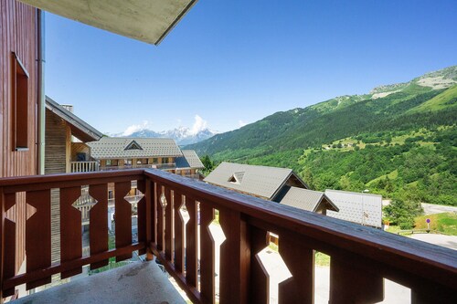 Apartment 'A1 308 Appart Au Pied Des Pistes' with Mountain View and Balcony