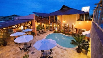 Kolam renang outdoor