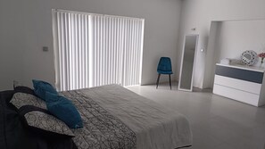 2 bedrooms, free WiFi, bed sheets - Holiday Home 'Bella Casa' with Mountain View, Pool and Air Conditioning (ANGRA DO HEROISMO)