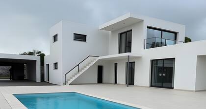 Holiday Home 'Bella Casa' with Mountain View, Pool and Air Conditioning