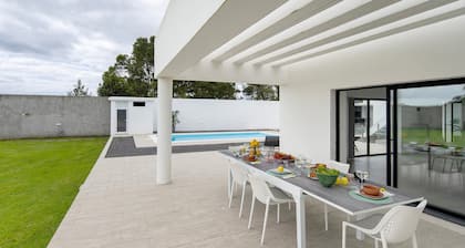 Holiday Home 'Bella Casa' with Mountain View, Pool and Air Conditioning