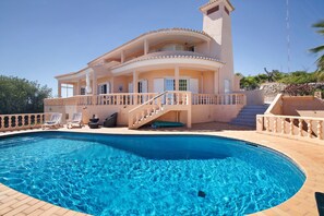 A large house with a swimming pool, a staircase, and a balcony. - Country House 'Quinta Da Violeta' with Sea View, Wi-Fi and Air Conditioning (Loulé)