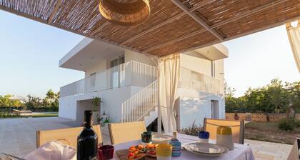 Bianca Balistris Villa with pool ten minutes from the cliffs of Polignano