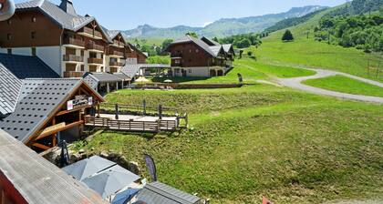 Apartment 'A3 405 Appart Au Pied Des Pistes' with Mountain View and Balcony
