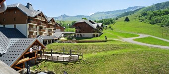 Appartement 'A3 405 Appart Au Pied Des Pistes' avec vue sur montagne et balcon