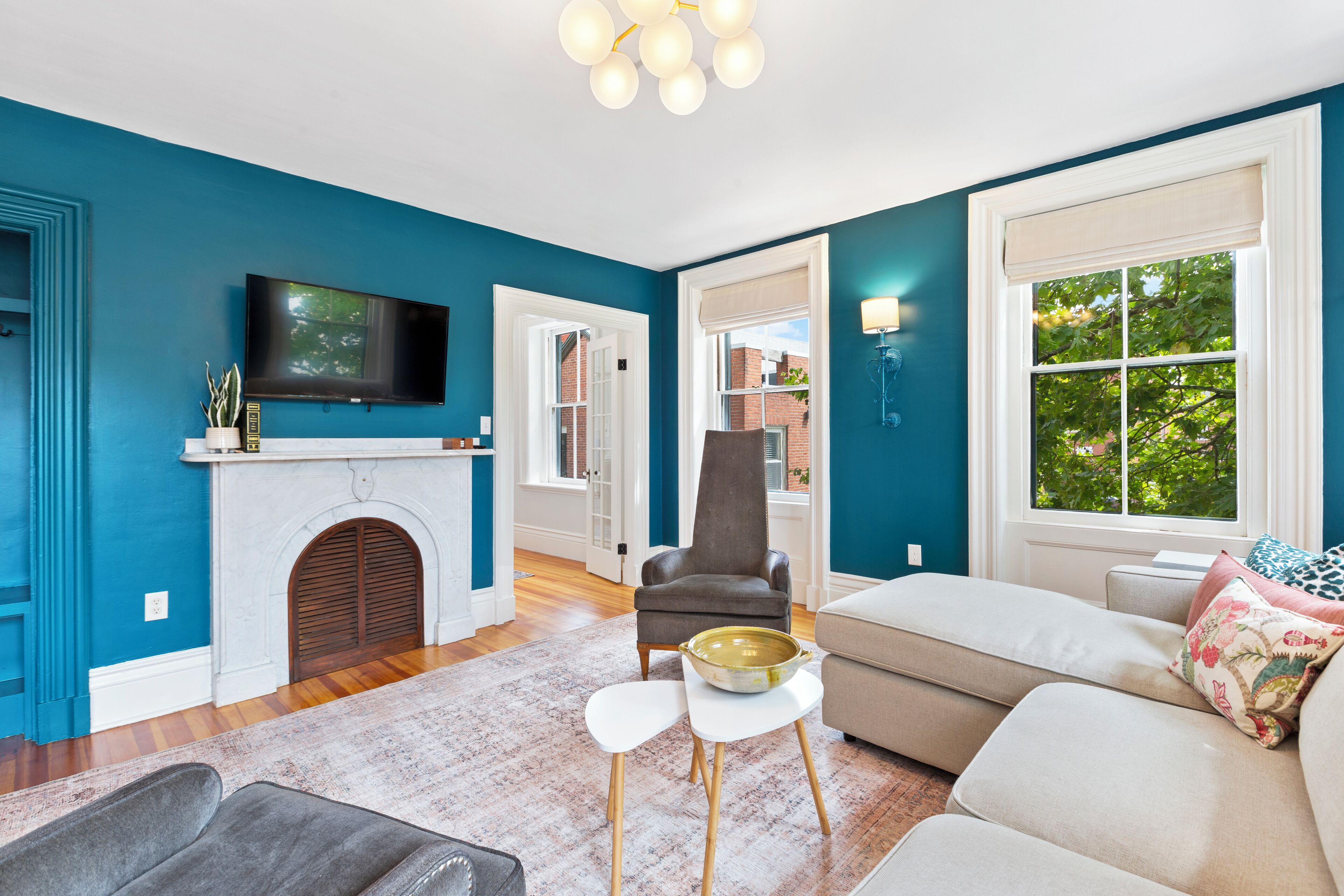 2 Separate Apartments: Perfect Location Downtown 