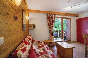 TV - Apartment 'A2 302 Appart Au Pied Des Pistes' with Mountain View, Balcony and Wi-Fi (Saint-François-Longchamp)