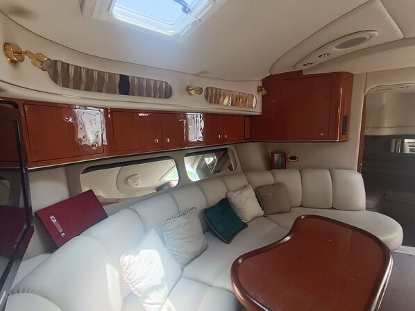 Husvogn – superior, sjøutsikt | Oppholdsområde