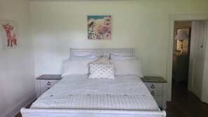 3 quartos, ferros/tábuas de passar roupa, berço de viagem